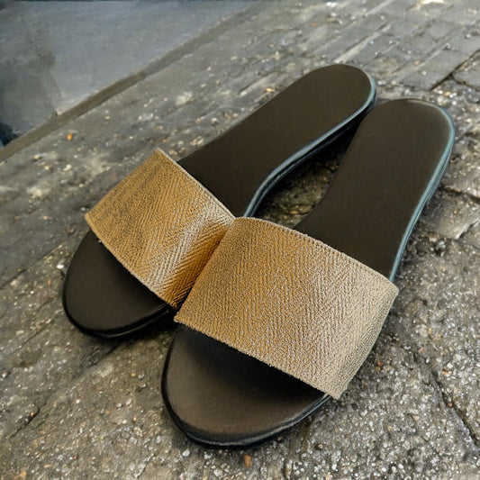 GOLD SLIPPER