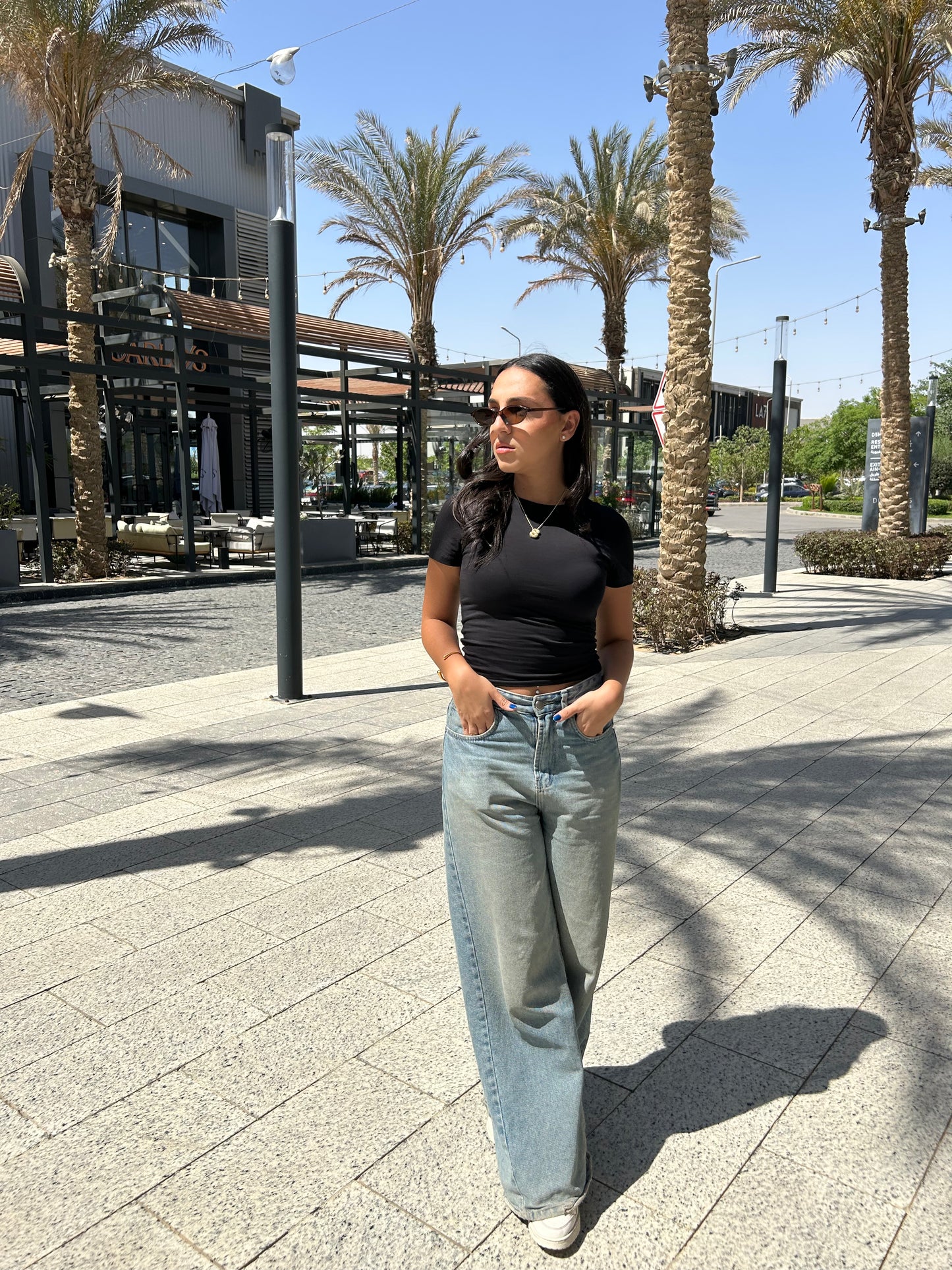 ROUND SCULPT FIT TEE – BLACK