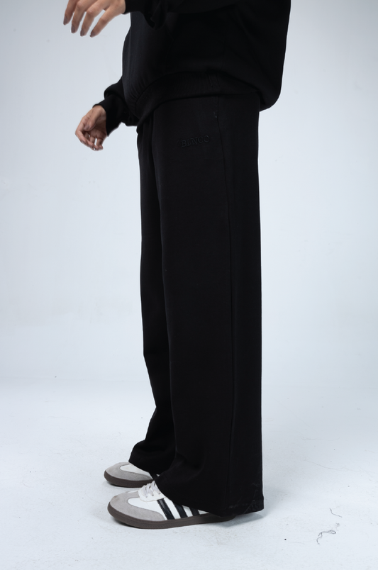 ALL BLACK SWEATS
