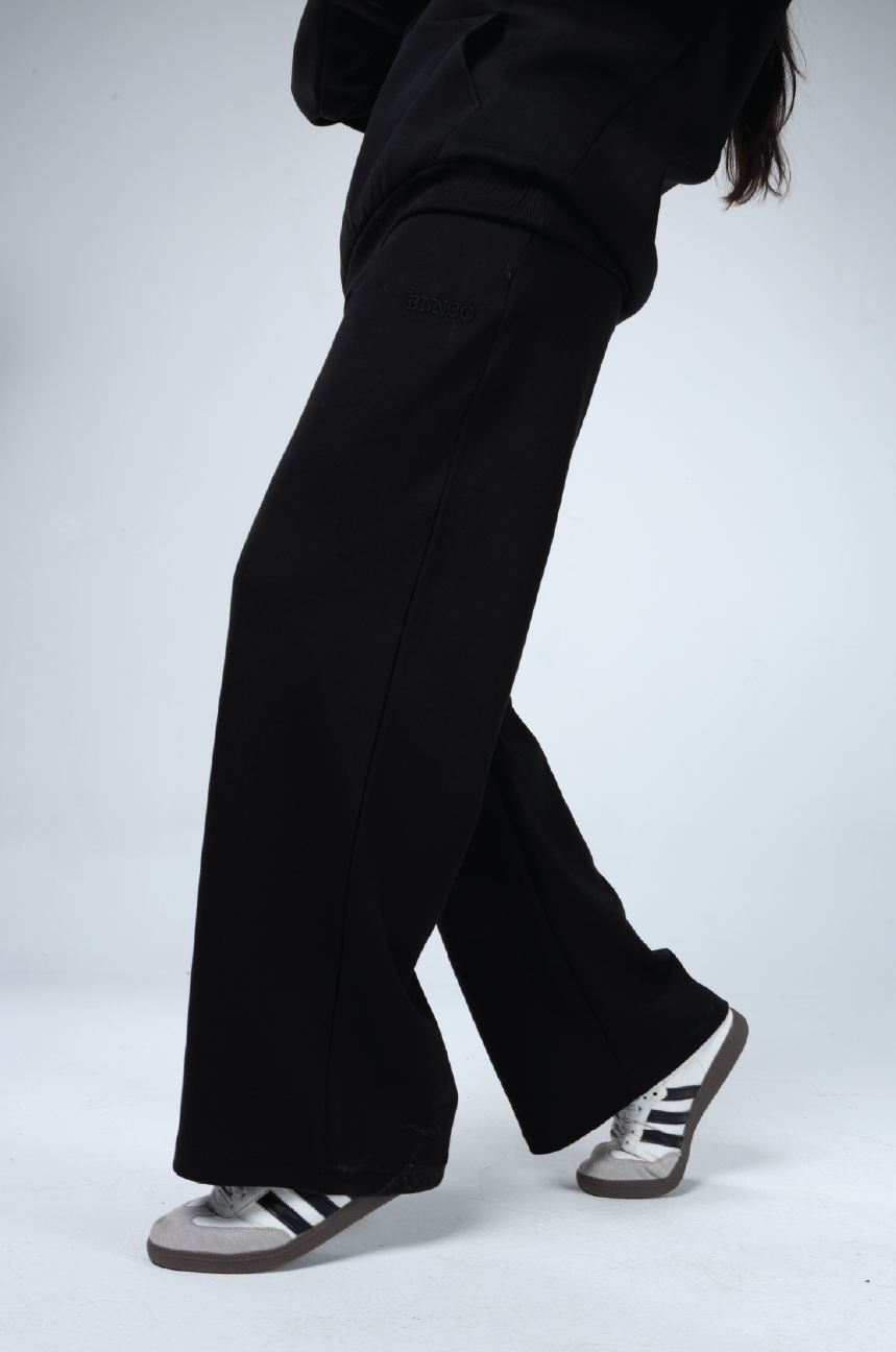 ALL BLACK SWEATS